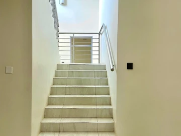 6 Bedroom House