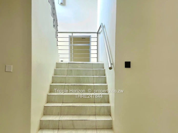 Spacious 6-Bed Family Home with Modern Kitchen & Borehole in Gletwin Park