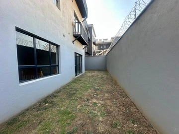3 Bedroom Flat & Apartment