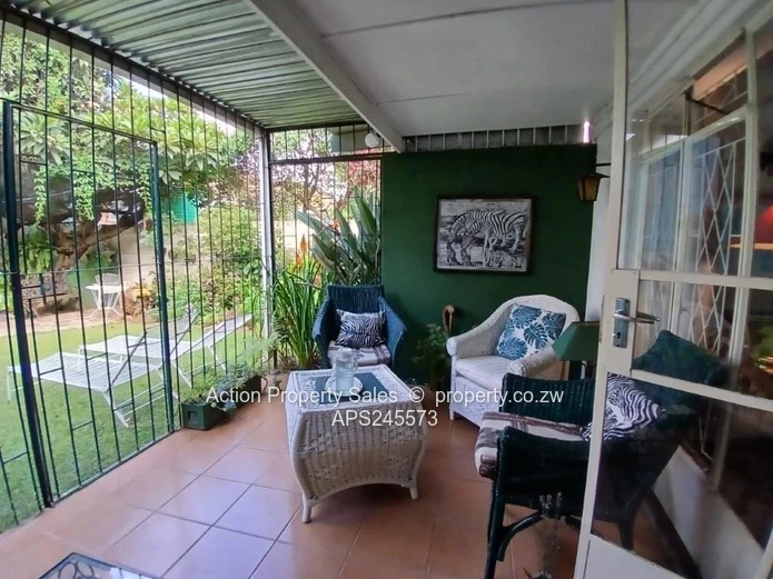 Fully Furnished 2 Bed Garden Flat! 