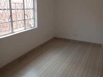 2 Bedroom Flat & Apartment