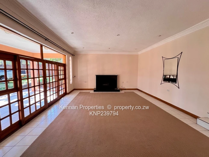 House For Sale in Glen Lorne!