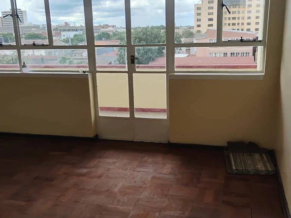 2 Bedroom Flat & Apartment