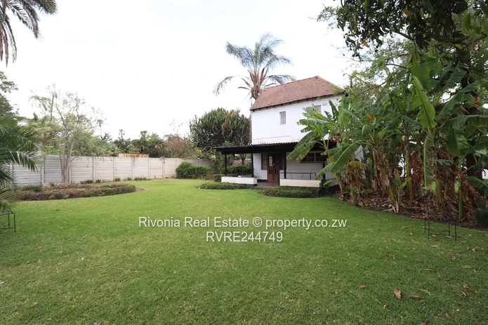 Belgravia 4-Bed, 3-Bath  suitable for commercial purposes— 2000m², Borehole