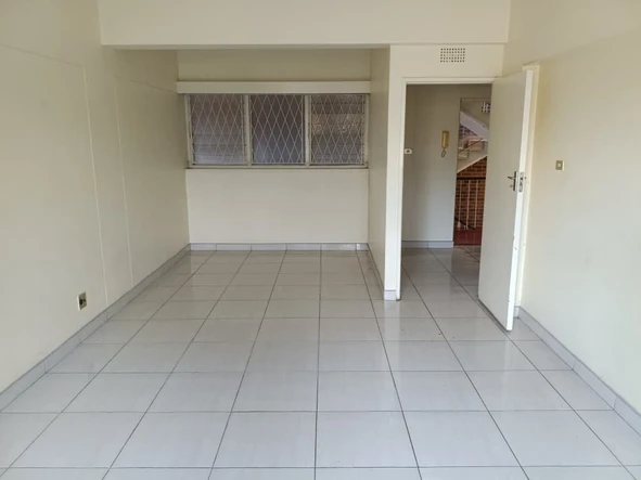2 Bedroom Flat & Apartment