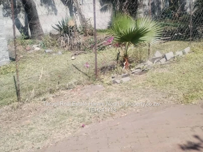 Hatfield HOUSE FOR SALE 150k.  Situated on 2300sqm, 5 bedrooms (main en-suite)  2 bathrooms + 2 sepa