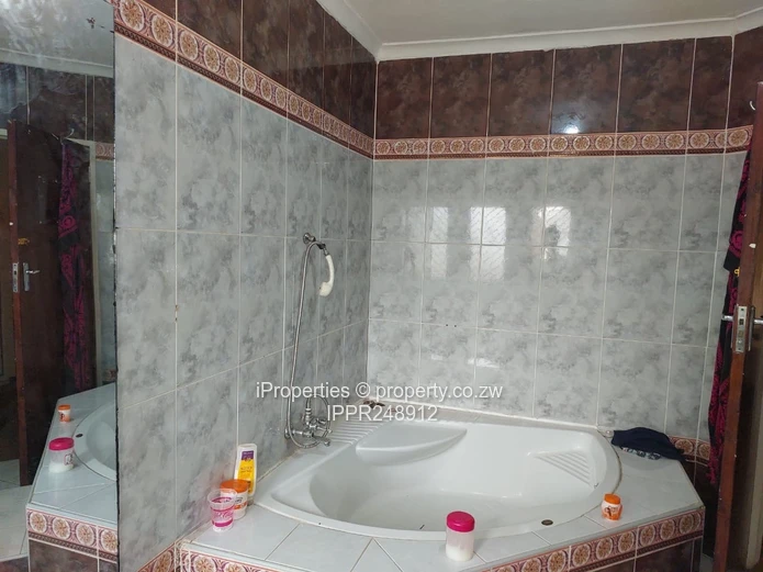 Golden Oldie Modern 5-Bedroom Home – New Marlborough