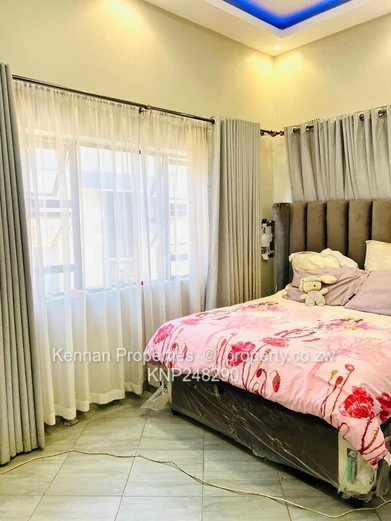 Elegant Upmarket 5 Bedroom Townhouse for Sale.