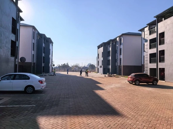 2 Bedroom Flat & Apartment