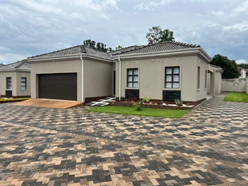 6 Unit Townhouse Complex