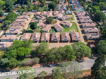 4 Bedroom Flat & Apartment