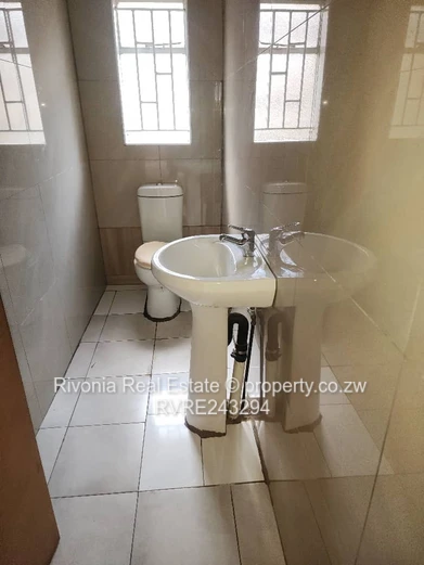 Spacious 4 Beds Glen View Home — Garage & Water Tank (Sole Mandate)