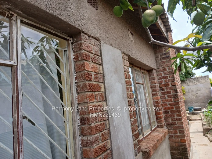 Chitungwiza Unit L Extension Property For Sale