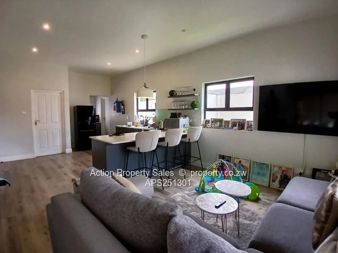 2 Bed Garden Flat For Rent In Avondale! 