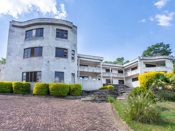 6 Bedroom House