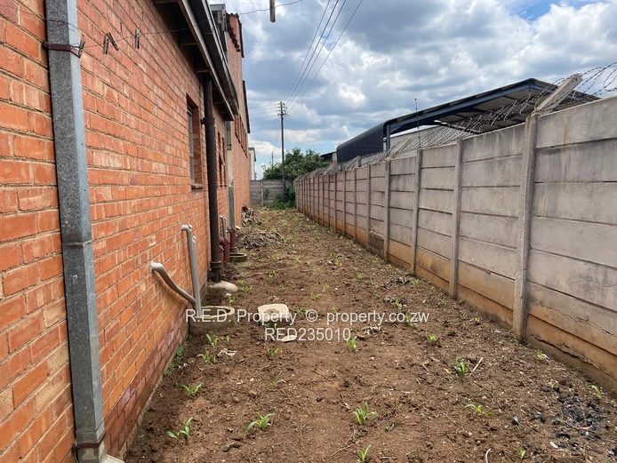 Industrial property with solid infrastructure In Kelvin 