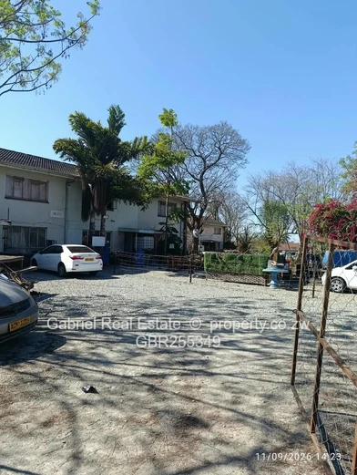 Prime Masvingo CBD Office/flat currently being used as a Driving school, Car wash and restaurant.