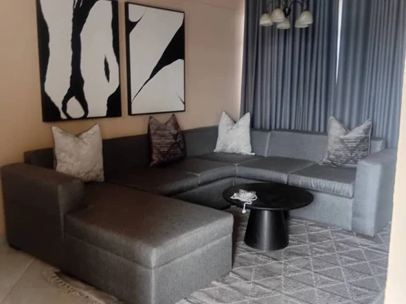 2 Bedroom Flat & Apartment