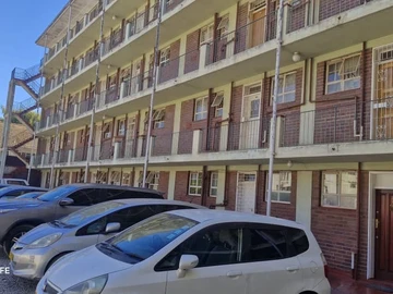 2 Bedroom Flat & Apartment