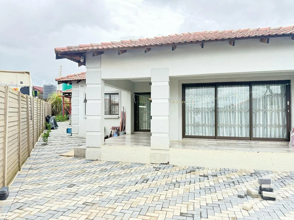 Charming 3-Bedroom House for rent in Damafalls
