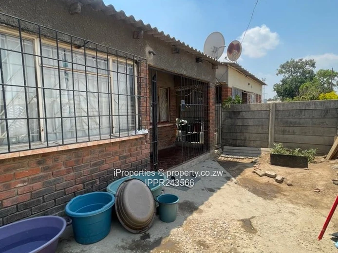 4-Bed House in Zengeza 2 with Secure Walled Yard (Sole Mandate)