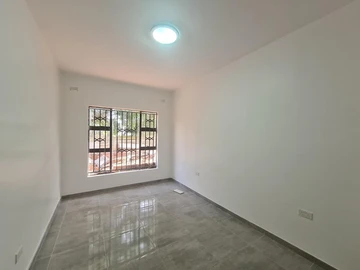 2 Bedroom Flat & Apartment