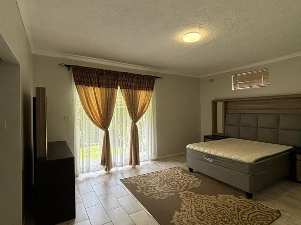 3 Bedroom Flat & Apartment