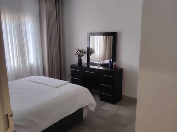 2 Bedroom Flat & Apartment