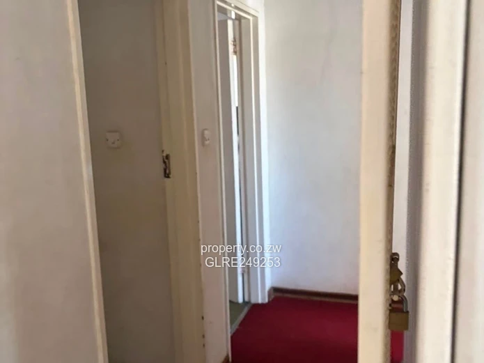 Secure Ground-Floor 3-Bed Avondale Flat with Borehole