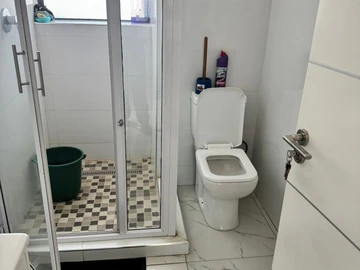 3 Bedroom Flat & Apartment