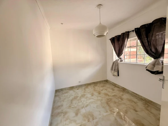 2 Bedroom Flat & Apartment