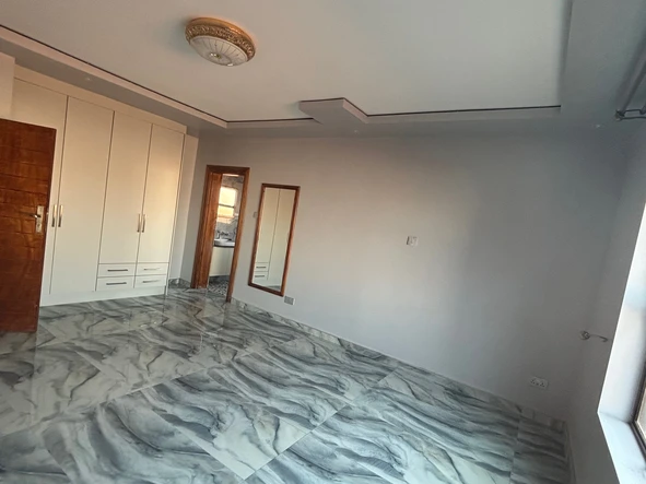 6 Bedroom House