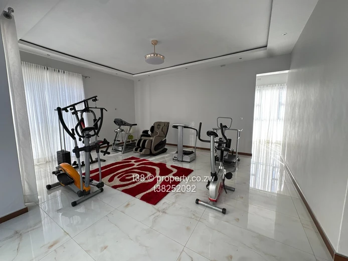 Luxury 5-Bed Umwinsidale: Pool, Terrace, Walk-in Closet & Borehole