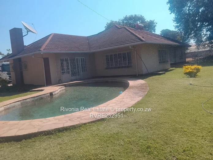Greendale North: 3-Bed Home with Pool & Borehole on 3767m²