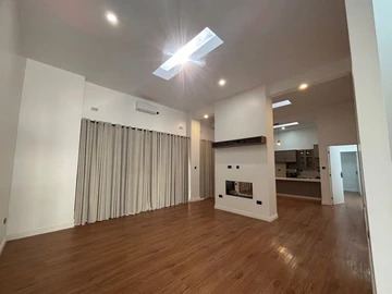 4 Bedroom Flat & Apartment