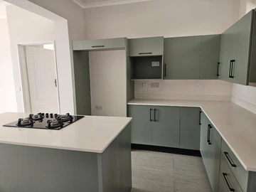 2 Bedroom Flat & Apartment