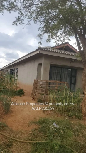 Corner Stand Fixer-Upper with Exceptional Potential in Glaudina