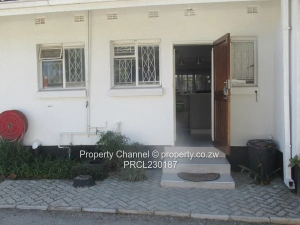 Avondale 2-Bed Garden Flat — Modern Fitted Kitchen & Garden