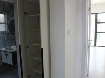 4 Bedroom Flat & Apartment