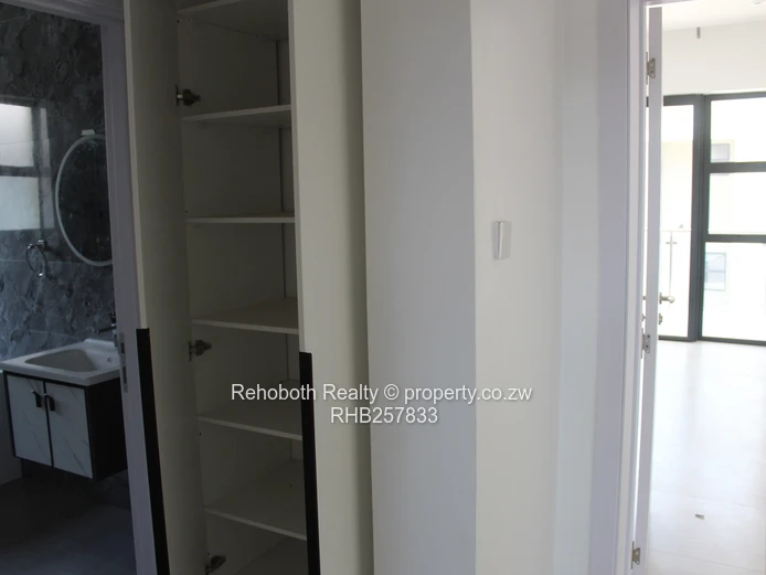 Contemporary 4-Bed Marlborough Flat with Borehole