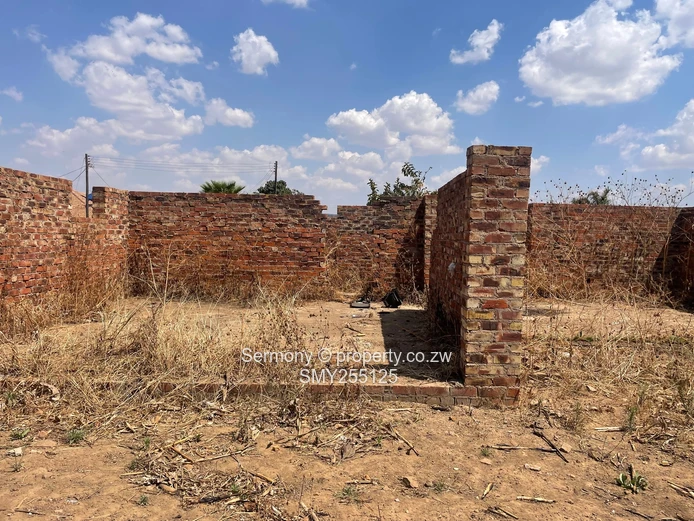 Incomplete Residential house for sale in Glaudina
