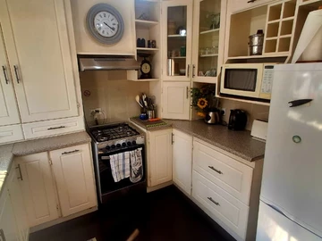 2 Bedroom Flat & Apartment