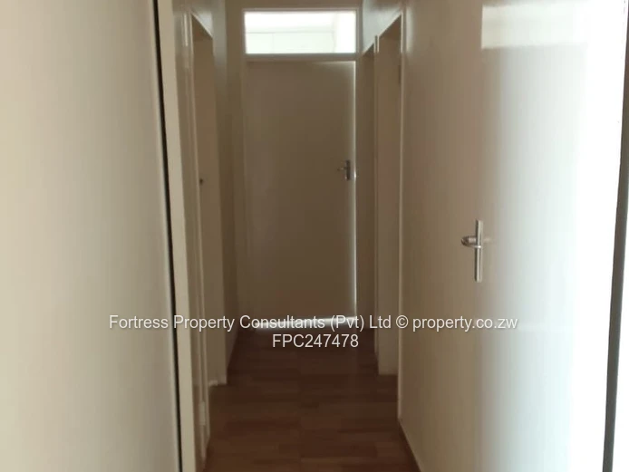 Sunlit 2-Bed Avenues Flat with Balcony & Borehole
