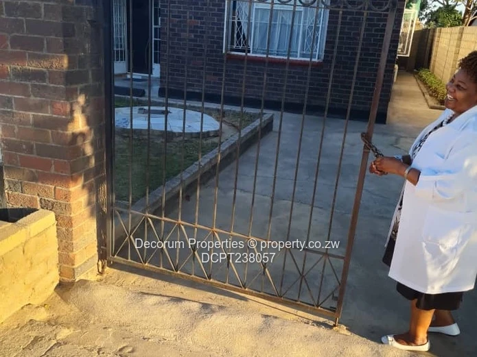 Chitungwiza: 2-Bed, 4-Bath Walled Brick Home, Paved Yard