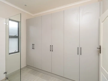 2 Bedroom Flat & Apartment