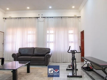 7 Bedroom House