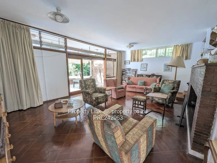 Family Sanctuary On Over An Acre (Sole Mandate)