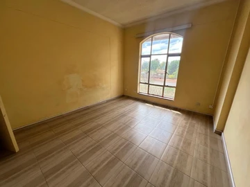 2 Bedroom Flat & Apartment