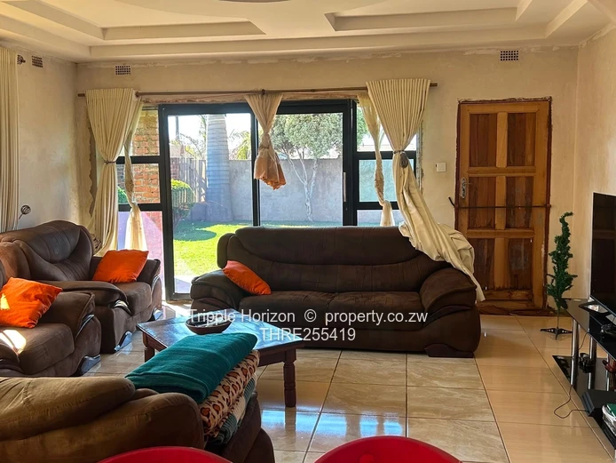 Spacious 4-Bed Westgate Home with Double Garage & Borehole