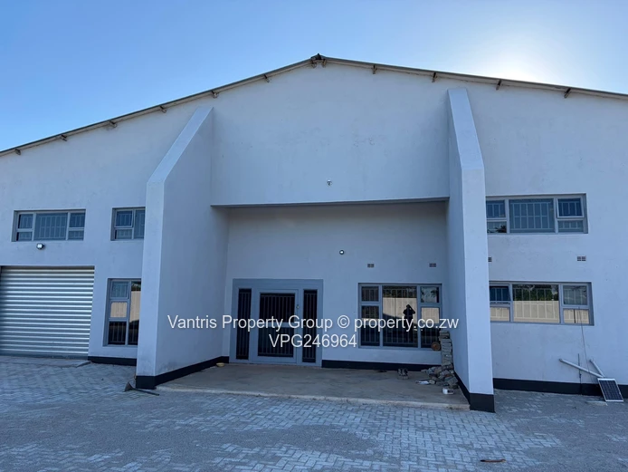 Marondera: Secure 1,000m² High-Ceiling Warehouse